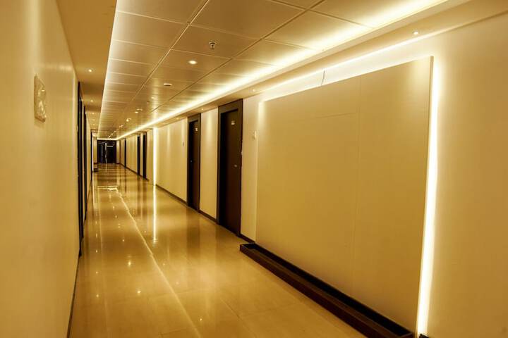 Ballroom/Hall 42 of 51