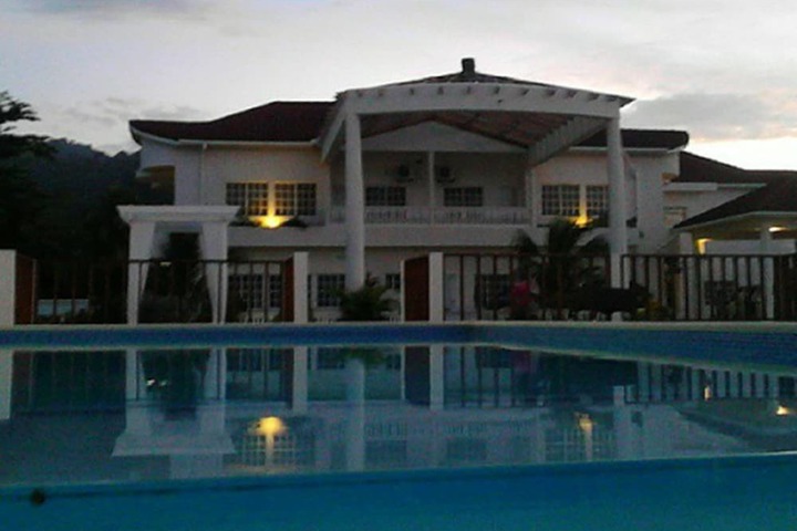 Pool 4 of 11