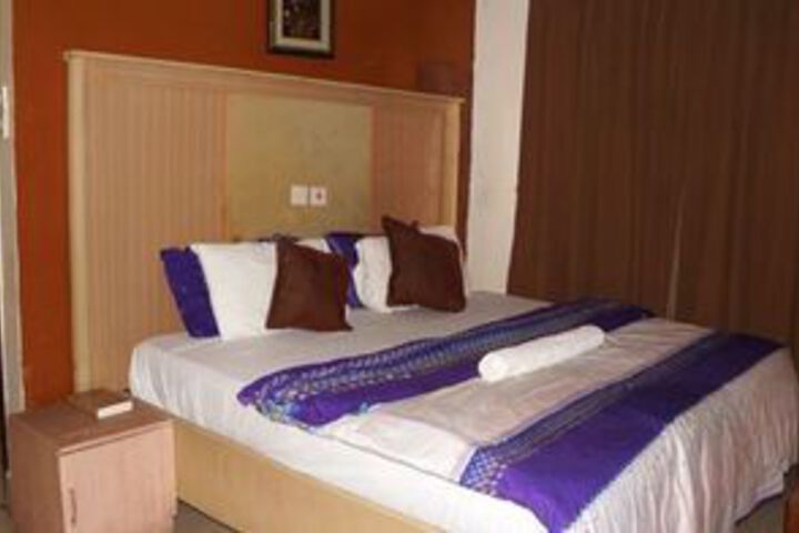 Room 3 of 18