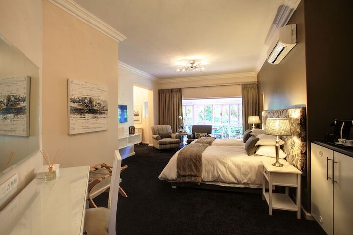 Room 6 of 100