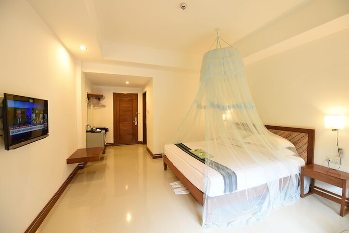 Room 16 of 80