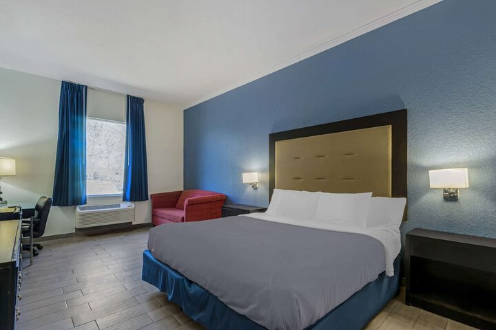 Room 7 of 33
