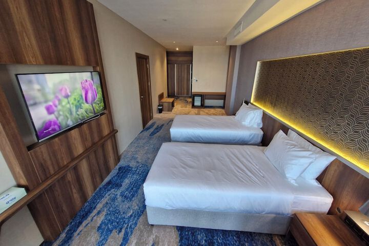Room 27 of 62