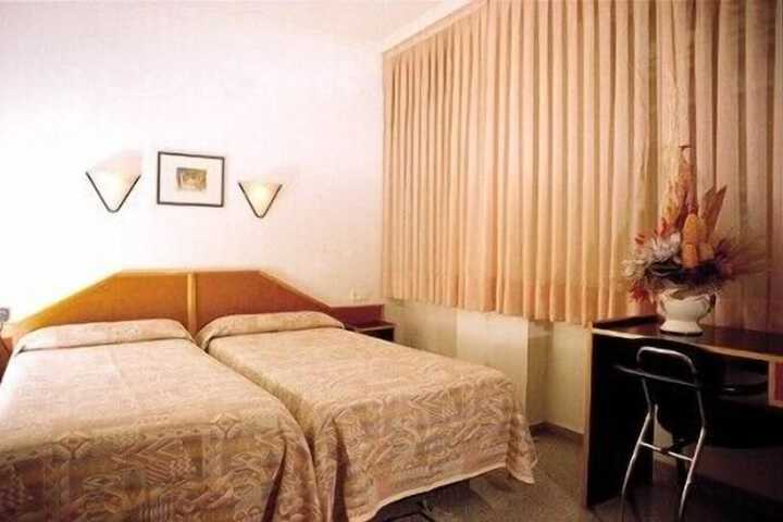 Room 18 of 32