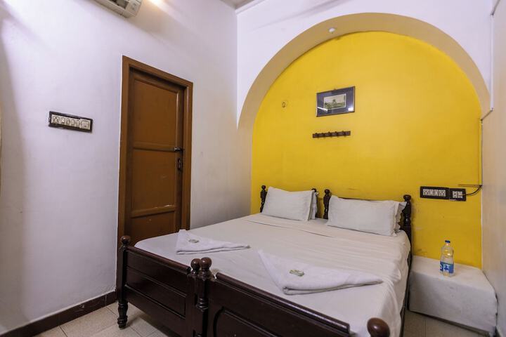Room 9 of 38