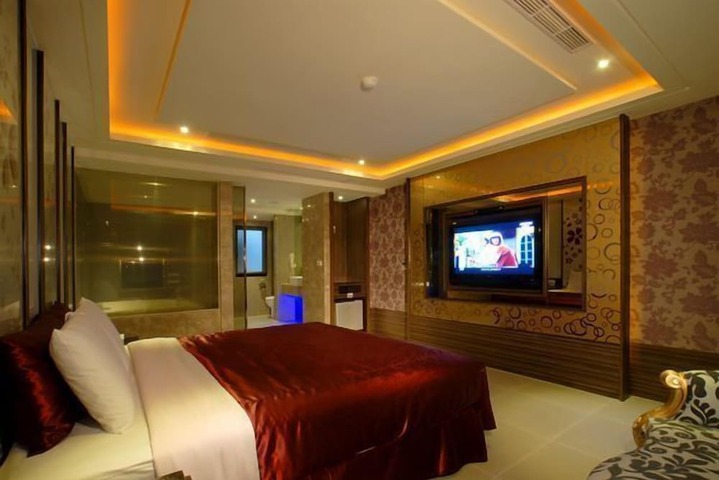 Room 33 of 107