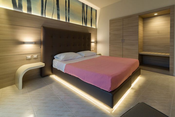 Room 15 of 63