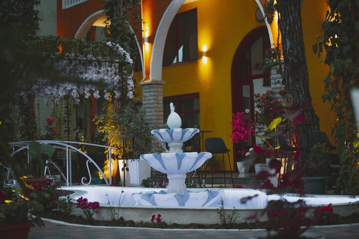 Hotel Exterior 31 of 51