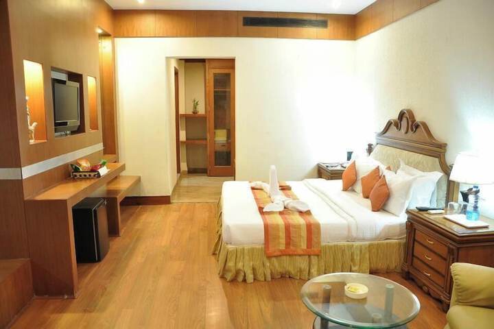 Room 2 of 6