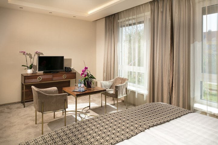 Room 7 of 63