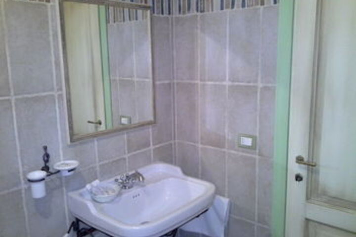 Room 5 of 70