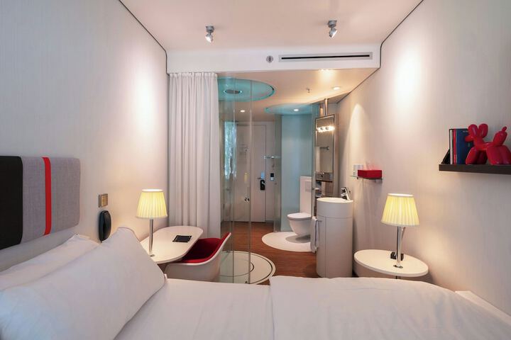 Room 10 of 43