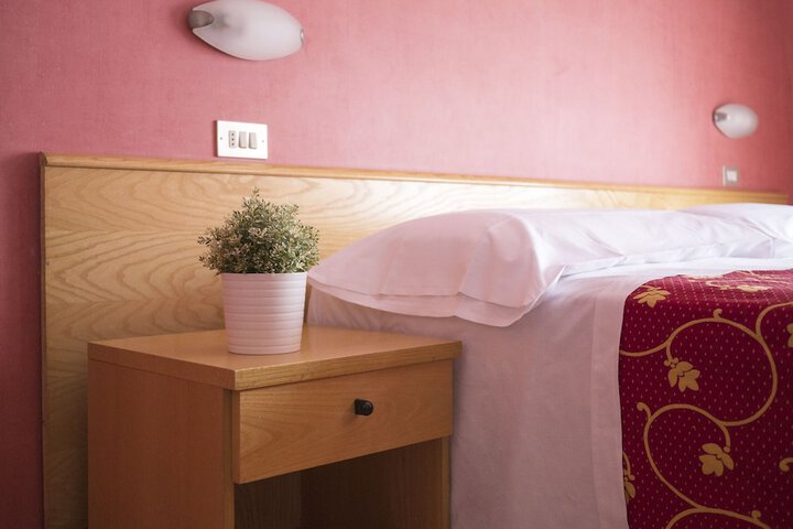 Room 6 of 39