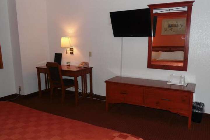 1 King Bed (3 of 3)