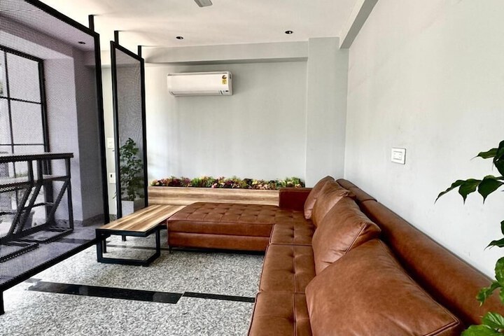 Room 6 of 29