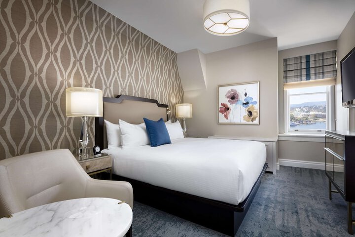 Room 15 of 104