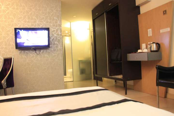 Room 13 of 82