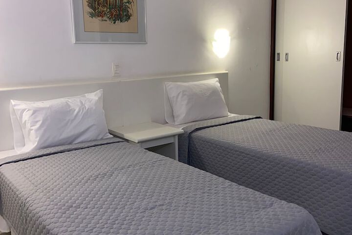 Room 7 of 12