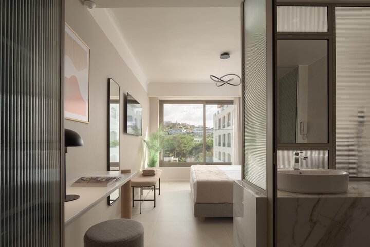 Room 40 of 190