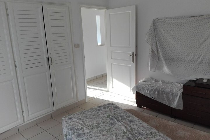 Room 6 of 14