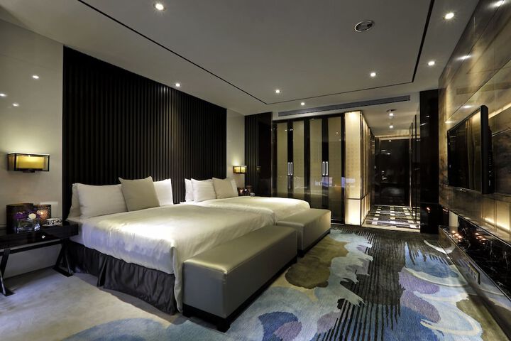 Room 4 of 38