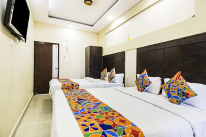 Room 6 of 18