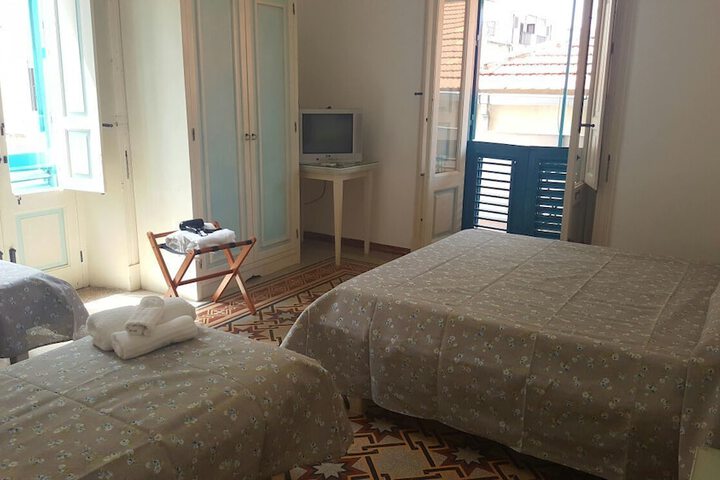 Room 9 of 60