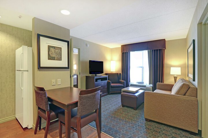 1 King Bed Whirlpool Studio Suite (3 of 22)