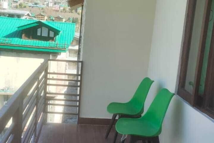 Room 21 of 36
