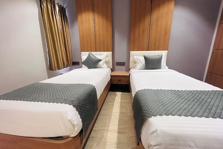Room 9 of 33