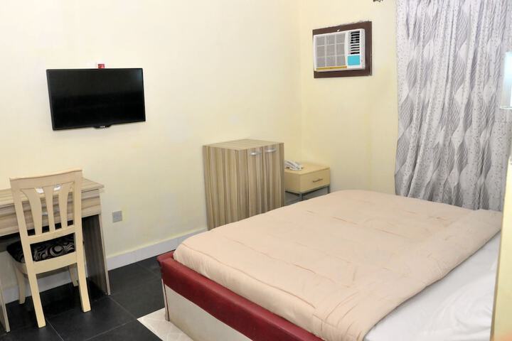 Room 9 of 33