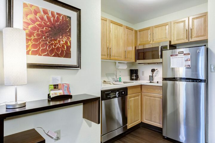 1 Queen 1 Bedroom Suite Comm Mobility Accessible (13 of 39)