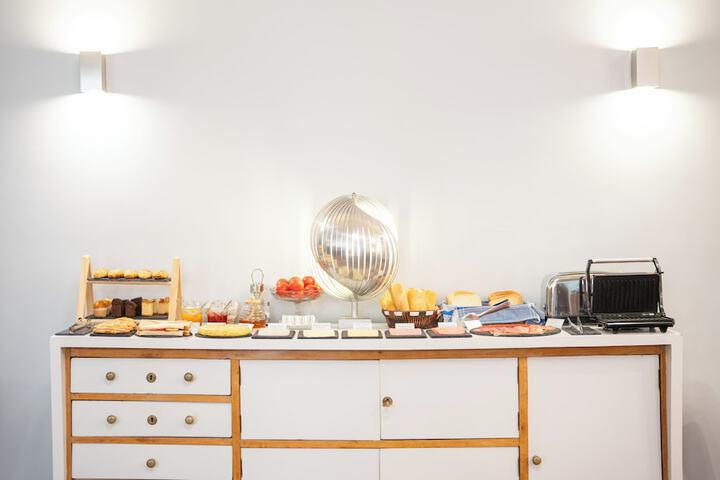 Breakfast/Coffee Service 86 of 88