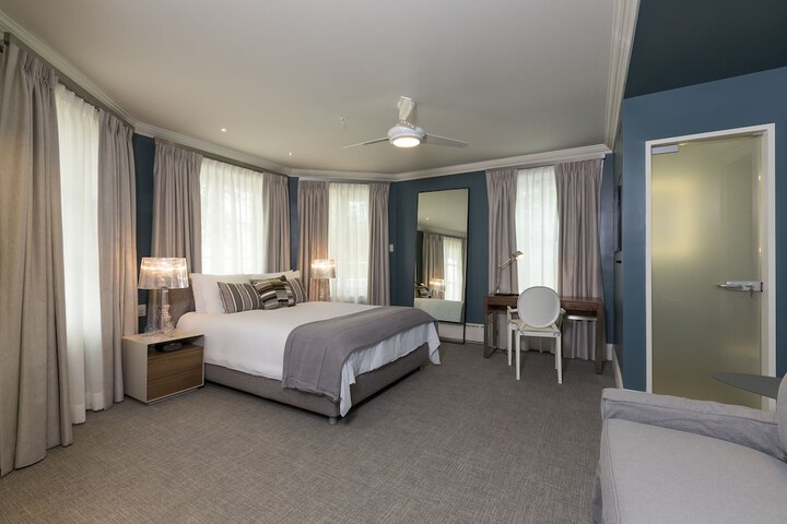 Room 7 of 42