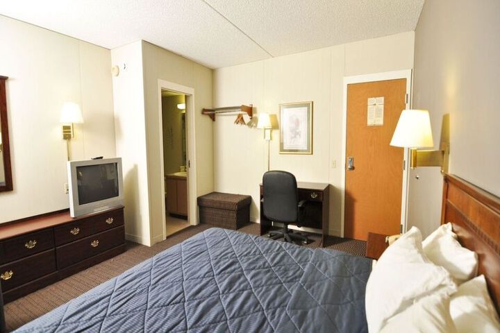 Hotel Suite Photo