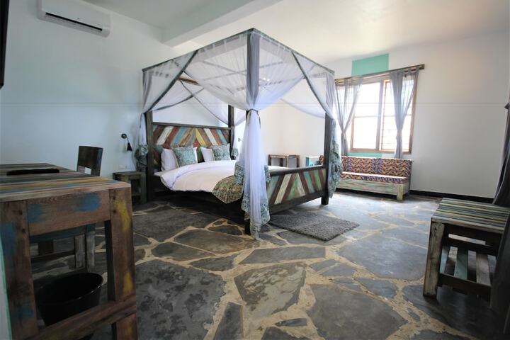 Room 4 of 79