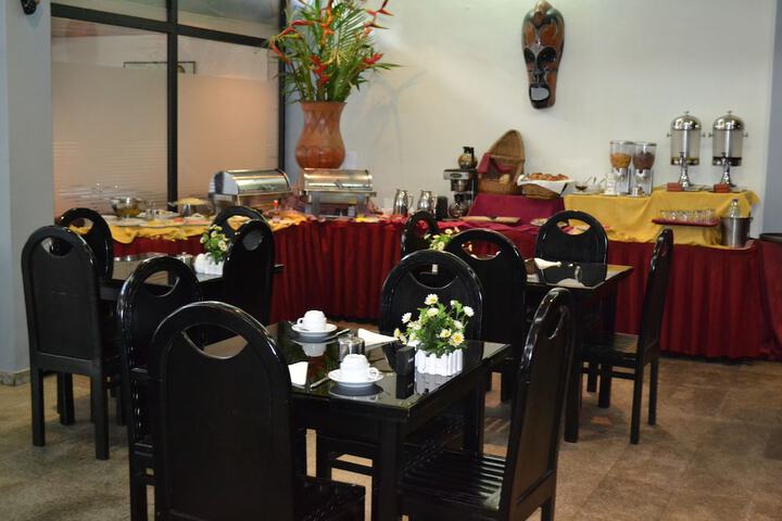 Dining 41 of 56
