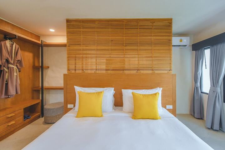 Room 12 of 250