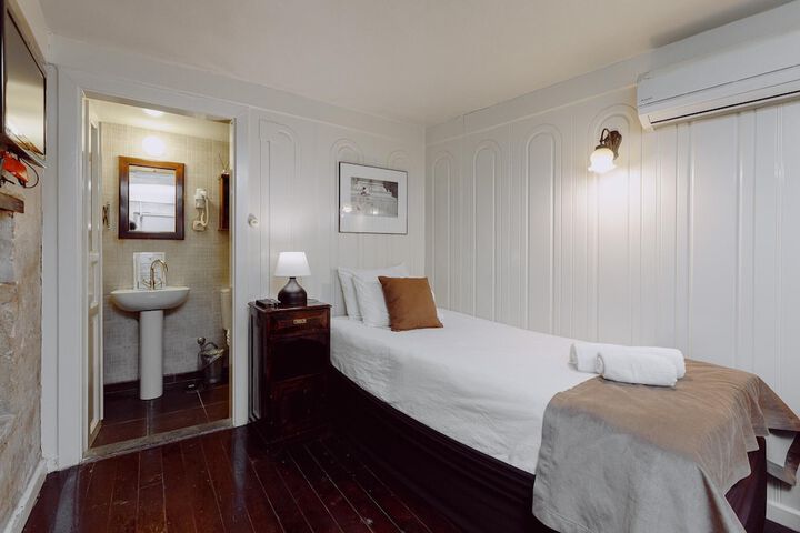 Room 93 of 182