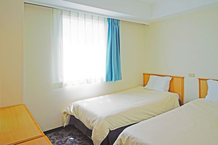 Room 8 of 40