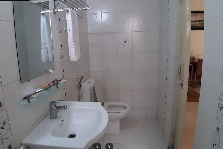 Room 6 of 15
