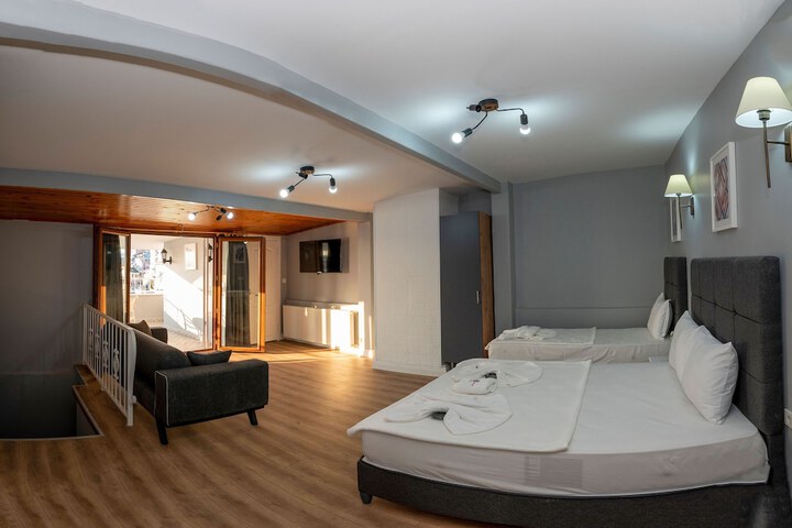 Room 27 of 81