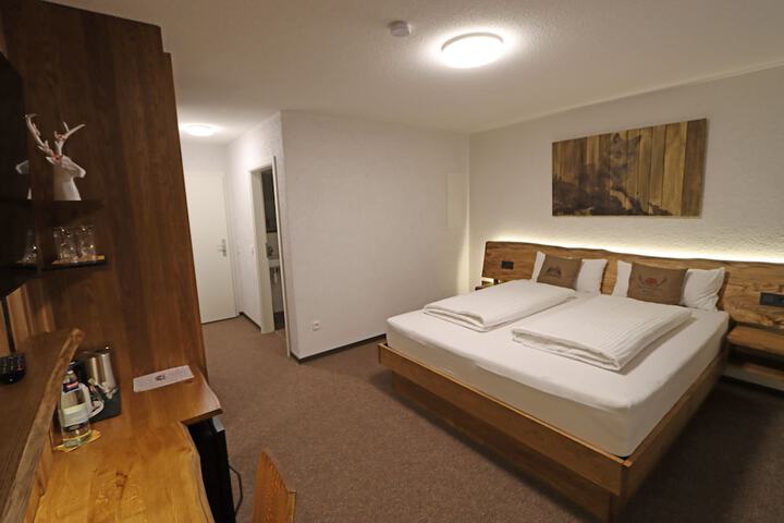 Room 18 of 121