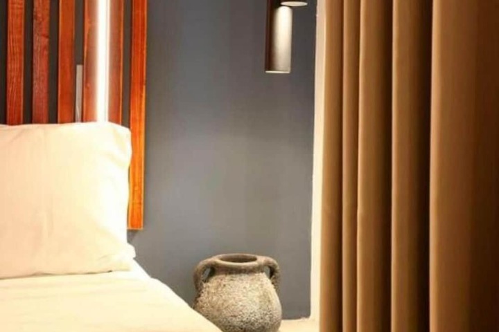 Room 76 of 128