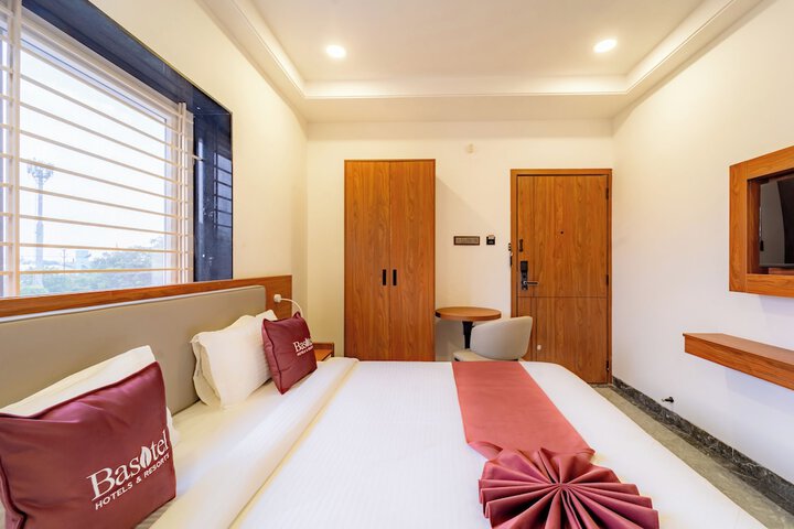 Room 4 of 24