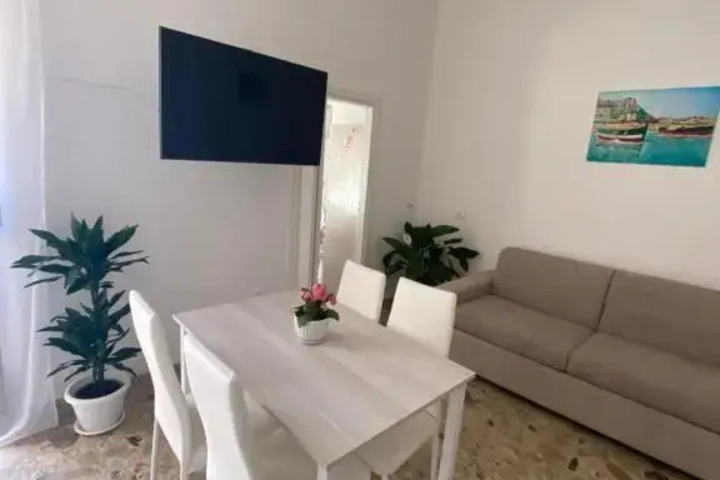 Room 6 of 14
