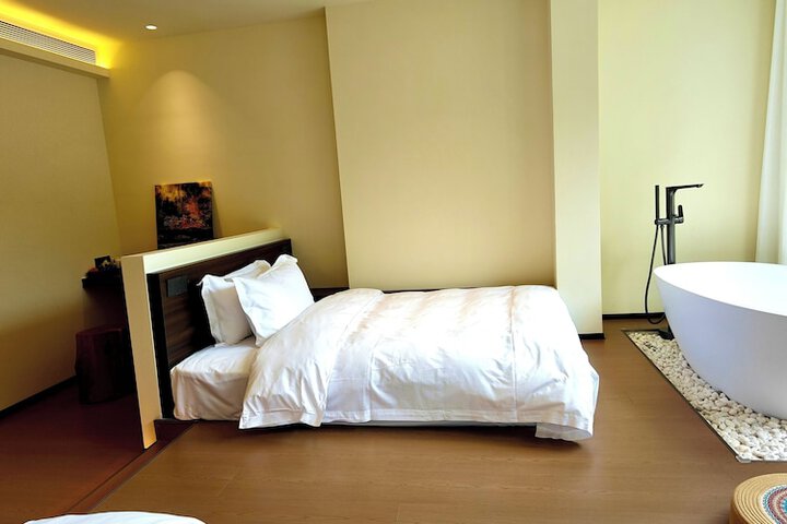 Room 46 of 68