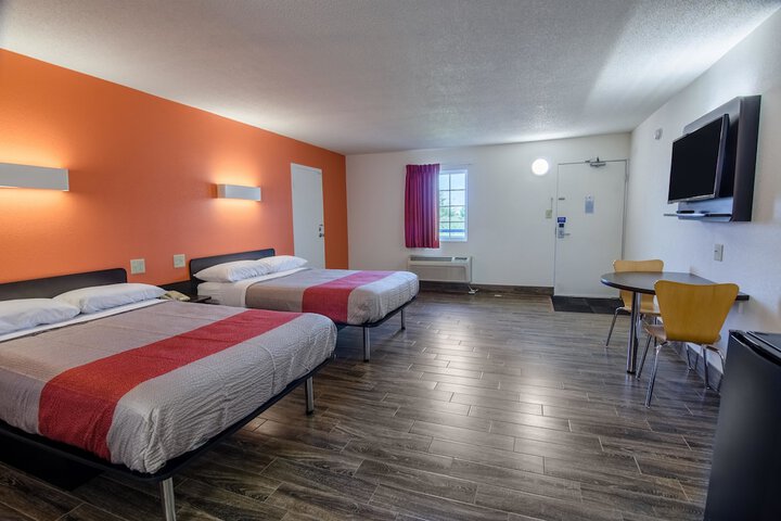 2 Double Beds (3 of 7)