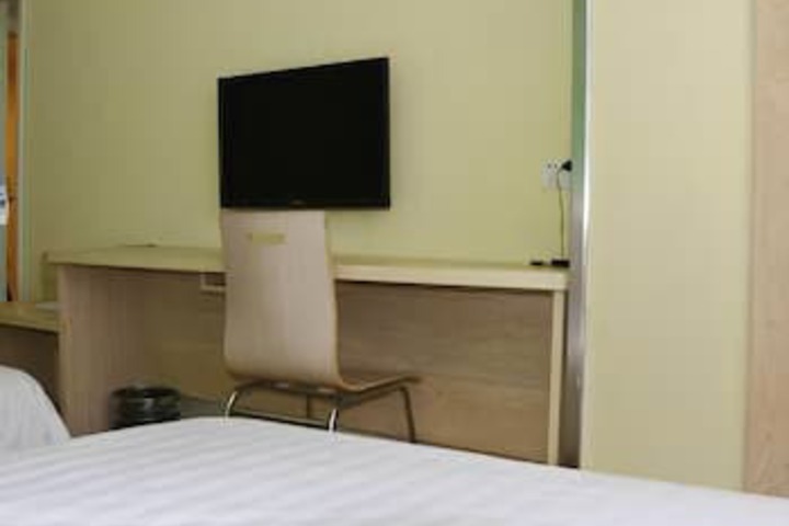Room 7 of 8