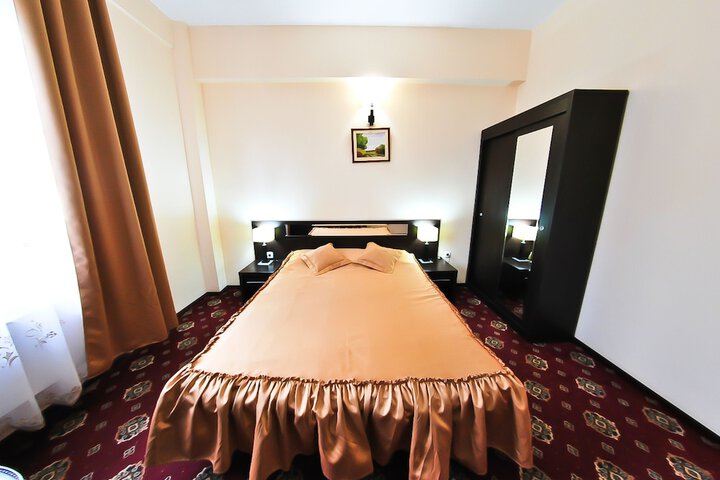 Room 8 of 30